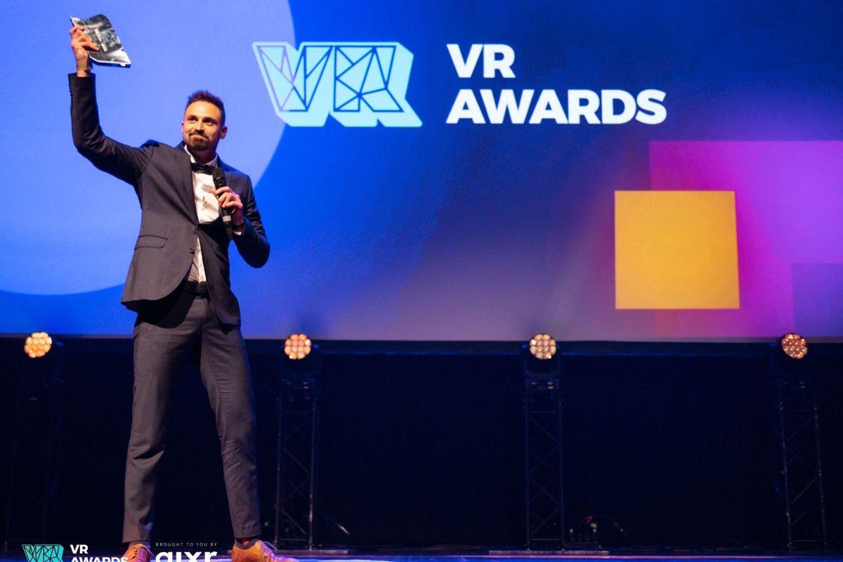 Lukas Stranger, CEO von NXRT, nahm in Rotterdam den International VR Award entgegen