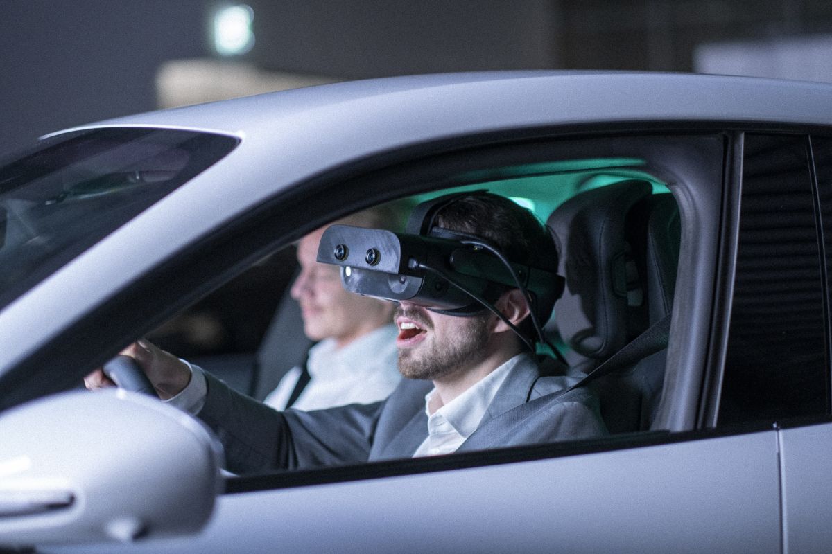 Foto_Die Mixed Reality-Simulation von NXRT stellt das Fahrerlebnis realitaetsnah nach - Copyright NXRT