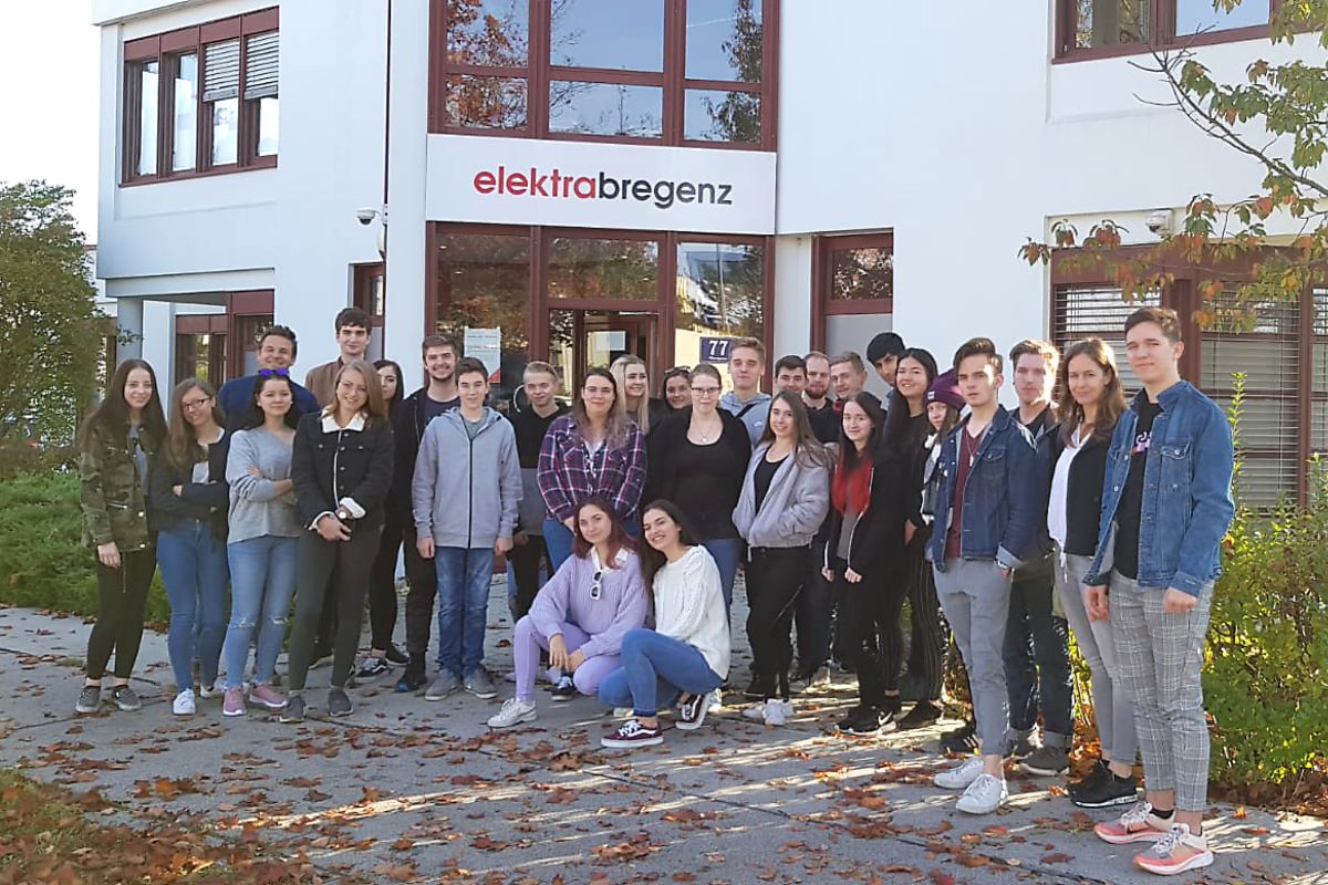 Lehrlinge und die Elektra Bregenz AG: Lehrlinge der Landesberufsschule Hartberg (Elektro- und Einrichtungsberatung) waren im Herbst 2019 zu Gast bei der Elektra Bregenz AG. 