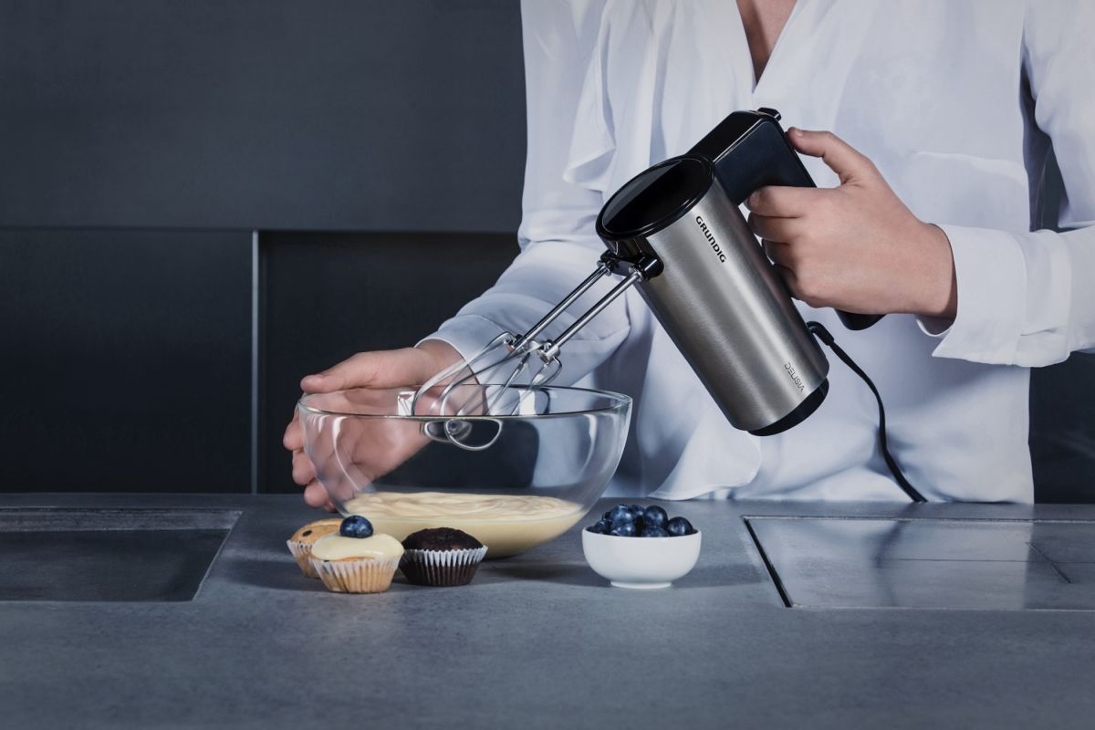 Grundig: klassischer Handmixer